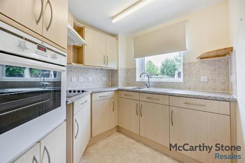 1 bedroom apartment for sale, Benedict Court, Western Avenue, Newbury, Berkshire, RG14 1AR