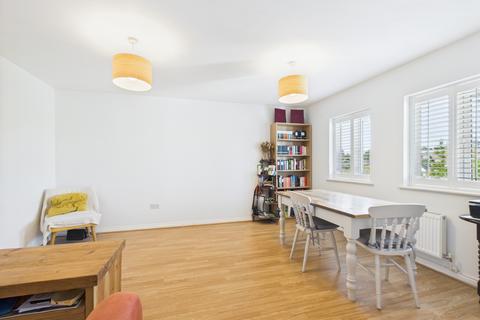 16 Doctors Acre, Hook, RG27 9UW