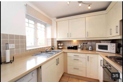 2 bedroom flat to rent, Priory Fields, Hertfordshire WD17