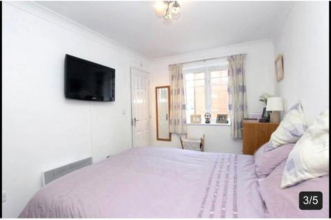2 bedroom flat to rent, Priory Fields, Hertfordshire WD17