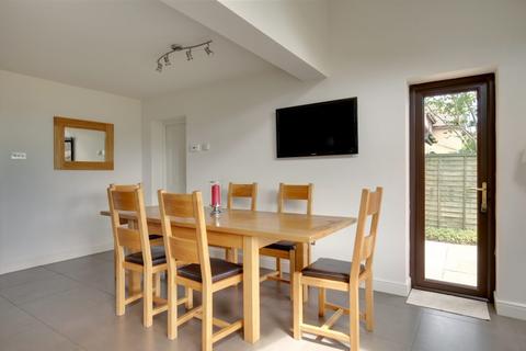 4 bedroom link detached house for sale, 4 Bedroom Detached (link) – Teddington – No Onward Chain