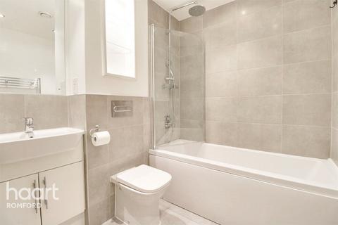 2 bedroom apartment to rent, Cathedral Court - Romford - RM7