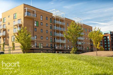 2 bedroom apartment to rent, Cathedral Court - Romford - RM7
