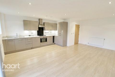 2 bedroom apartment to rent, Cathedral Court - Romford - RM7