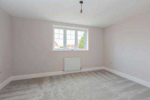 2 Cobblers Close, Farnham Royal, Slough, SL2 3DT