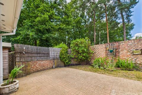1 Dene Close, Bordon, GU35 0DA