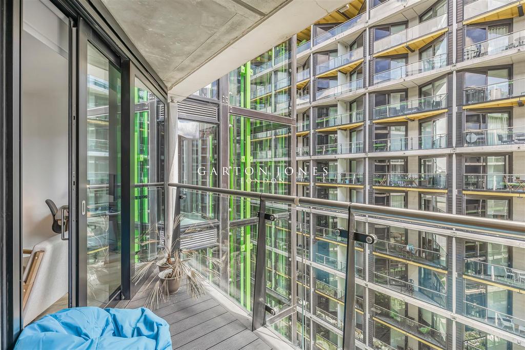 161  4 Riverlight Quay-13.JPG