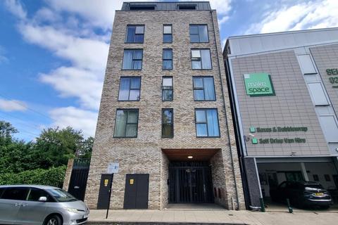 3 bedroom flat for sale, Leaside Road, London