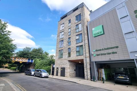 3 bedroom flat for sale, Leaside Road, London