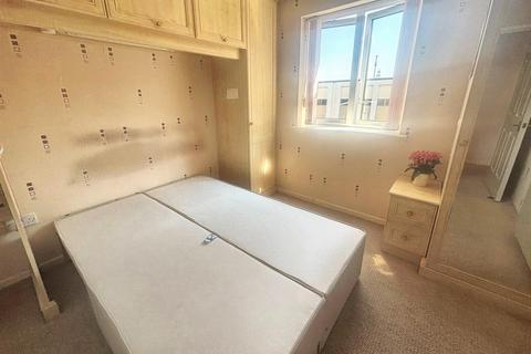 2 bedroom flat for sale, Birnbeck Court, Weston-Super-Mare BS23