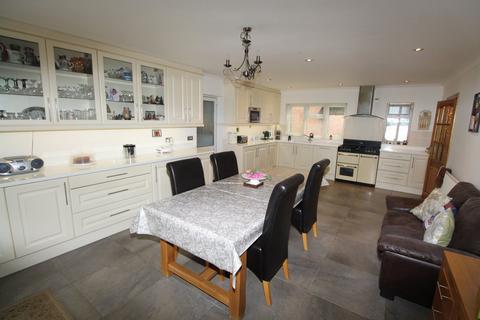 5 bedroom detached house for sale, Leicester Road, Lutterworth LE17