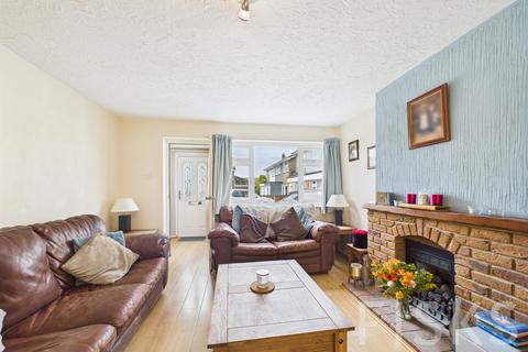 4 bedroom semi-detached house for sale, Meadway, Benfleet, SS7