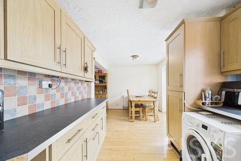 4 bedroom semi-detached house for sale, Meadway, Benfleet, SS7