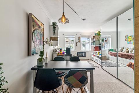 13 Alfred Close, London, W4 5UW