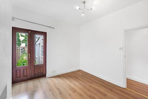 2 bedroom flat for sale, Oldfield Road, London