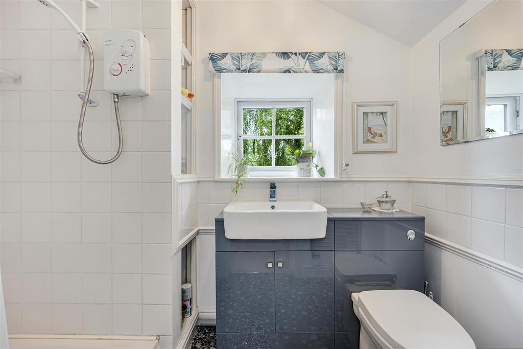 En suite bedroom 2
