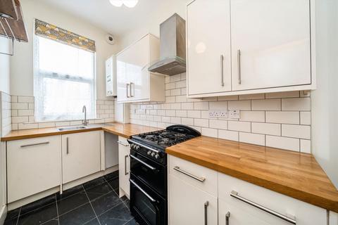 3 bedroom flat for sale, Myddleton Road, London N22