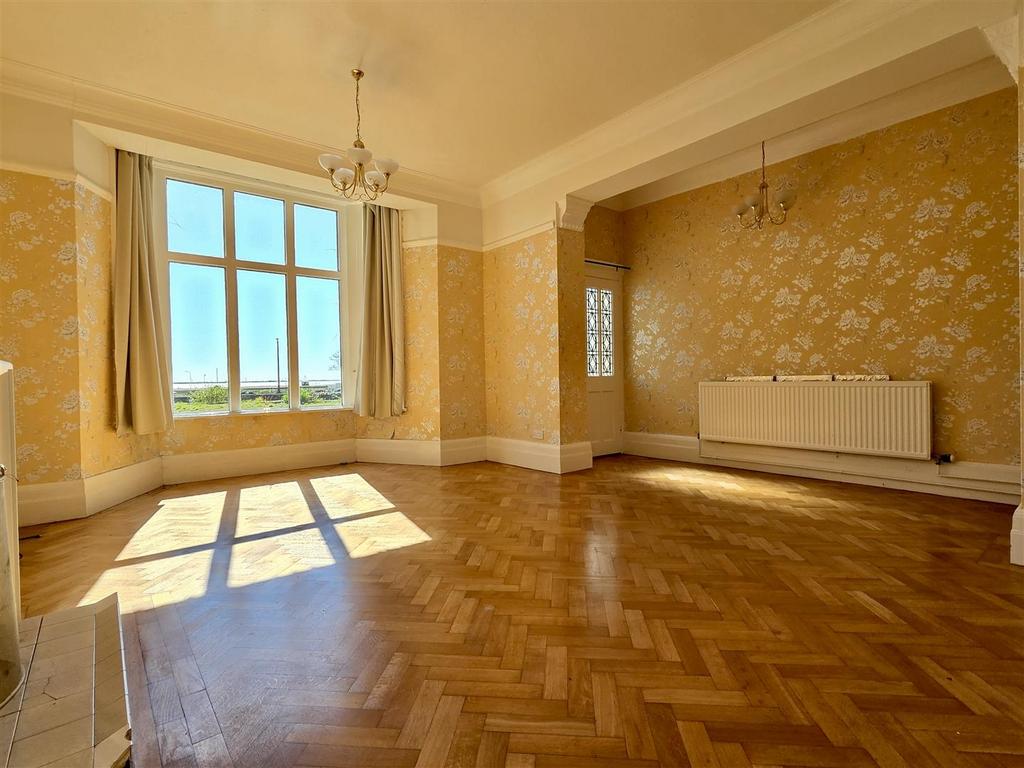 Principal lounge
