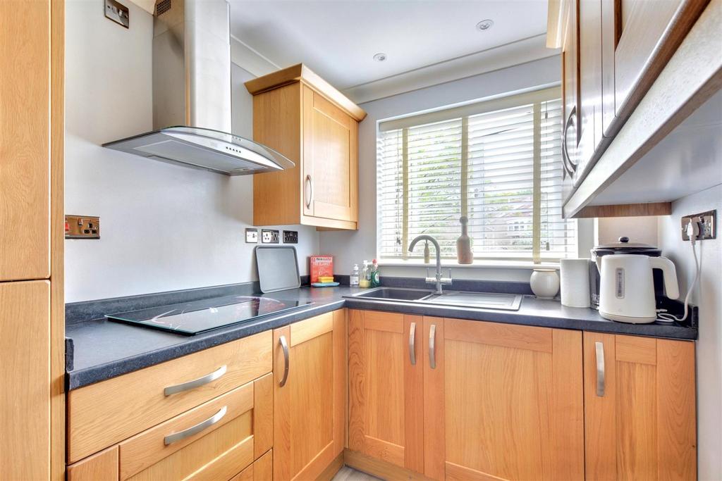 Kitchen 2.jpeg