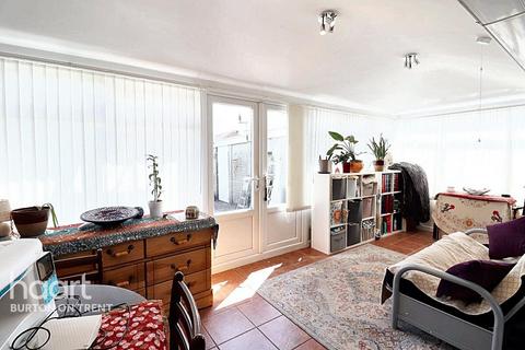 51 Henhurst Ridge, Burton-on-trent, DE13 9TH