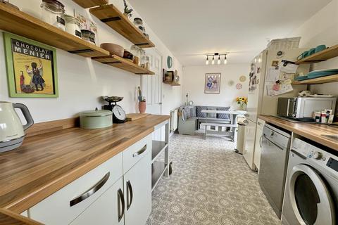 4 bedroom detached house for sale, Kestrel Road, Redbrook S75 1AL