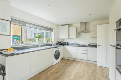 2 Duke Crescent, Corsham, SN13 0ER