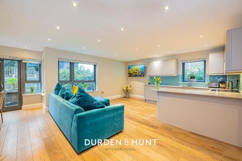 2 bedroom apartment for sale, High Street, Wanstead E11