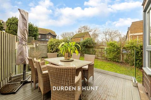 2 bedroom apartment for sale, High Street, Wanstead E11