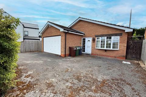 2 bedroom detached bungalow for sale, Alcester Road, Hollywood, B47 5HQ