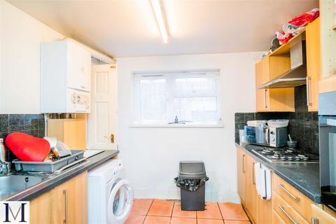 undefined, Staines Road, Hounslow TW4