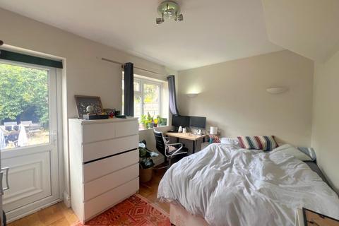 3 bedroom flat to rent, Montana Road, Tooting Bec, SW17