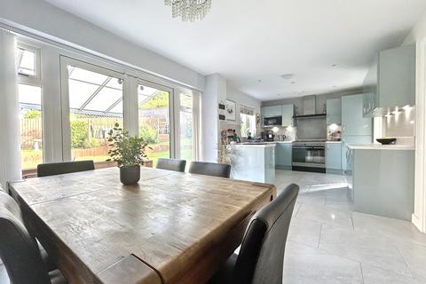6 Vesta Close, Blunsdon, Swindon, SN26 8AJ