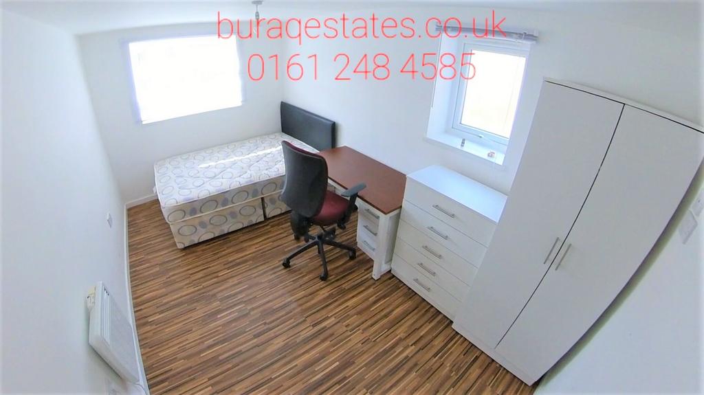 A neat and well-maintained single bedroom featu...