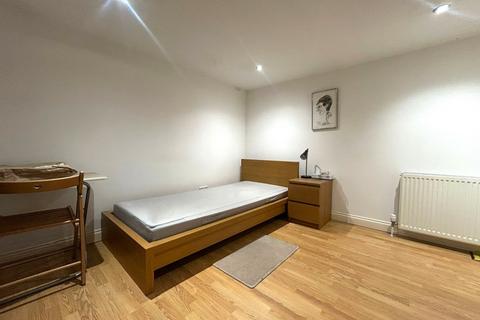 undefined, Greencourt Avenue, Edgware HA8