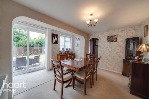 8 Campion Way, Witham, CM8 2XD
