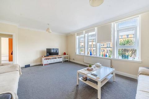 3 bedroom flat to rent, Warren Fields, Stanmore, HA7