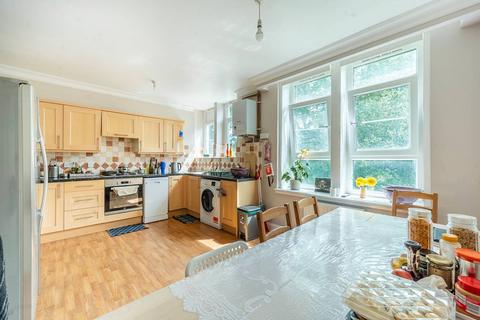 3 bedroom flat to rent, Warren Fields, Stanmore, HA7