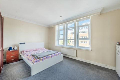3 bedroom flat to rent, Warren Fields, Stanmore, HA7