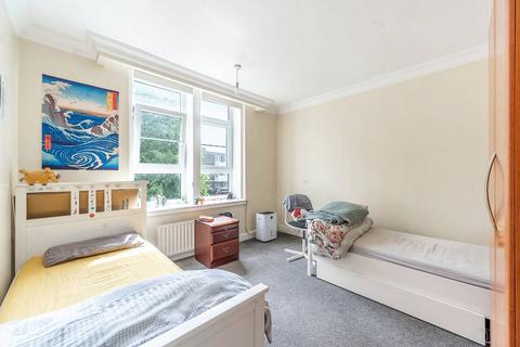 3 bedroom flat to rent, Warren Fields, Stanmore, HA7