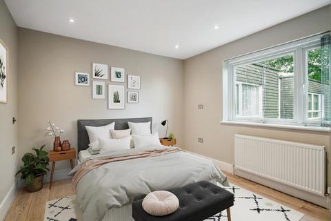 3 bedroom flat to rent, Uxbridge Road,  Stanmore,  HA7