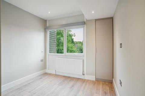3 bedroom flat to rent, Uxbridge Road,  Stanmore,  HA7