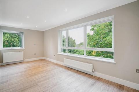 3 bedroom apartment to rent, Uxbridge Road, Stanmore