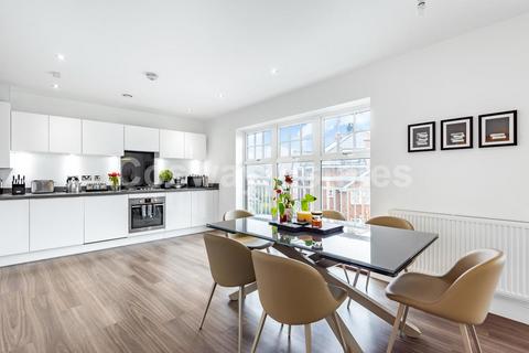 2 bedroom flat for sale, Randolph Court, Mill Hill, NW7