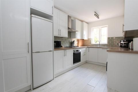 32 Caraway Place, Wallington, SM6 7AG
