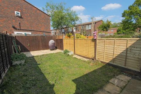 32 Caraway Place, Wallington, SM6 7AG