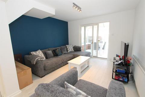 32 Caraway Place, Wallington, SM6 7AG