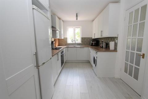 32 Caraway Place, Wallington, SM6 7AG