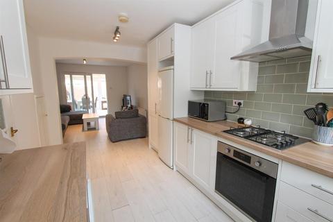 32 Caraway Place, Wallington, SM6 7AG