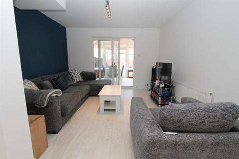 32 Caraway Place, Wallington, SM6 7AG