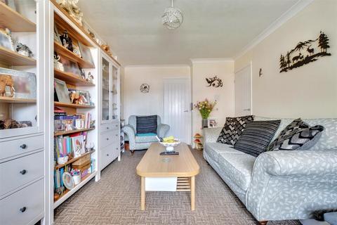 14 Brookfield Gardens, Arnold, Nottingham, NG5 7EW
